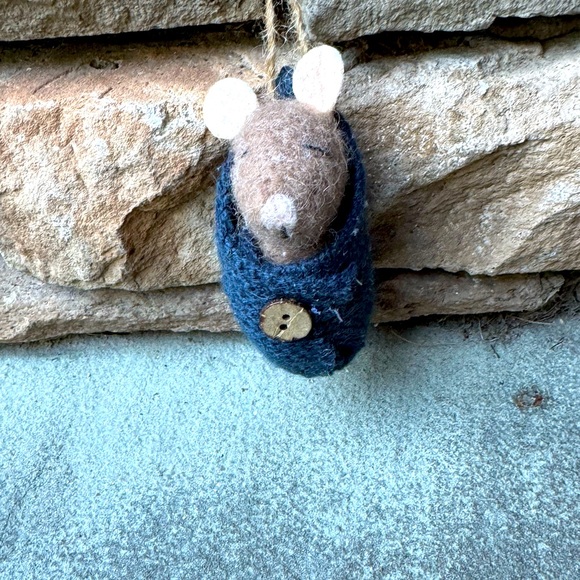 New🌟Wool Felt Swaddled Baby Mouse Ornament - Picture 3 of 4